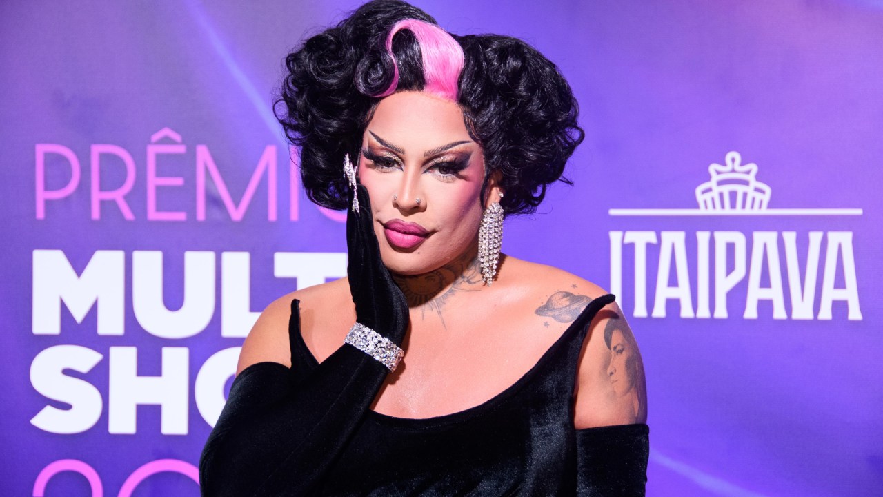 Gloria Groove faz história como a primeira drag em papel de destaque em ‘Wicked’