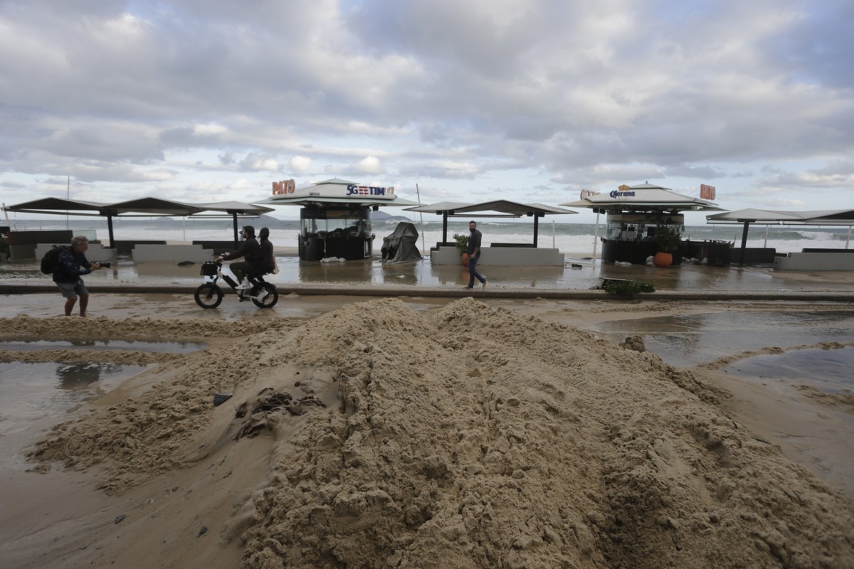 Comlurb registra recorde de limpeza na orla do Rio após ressaca intensa