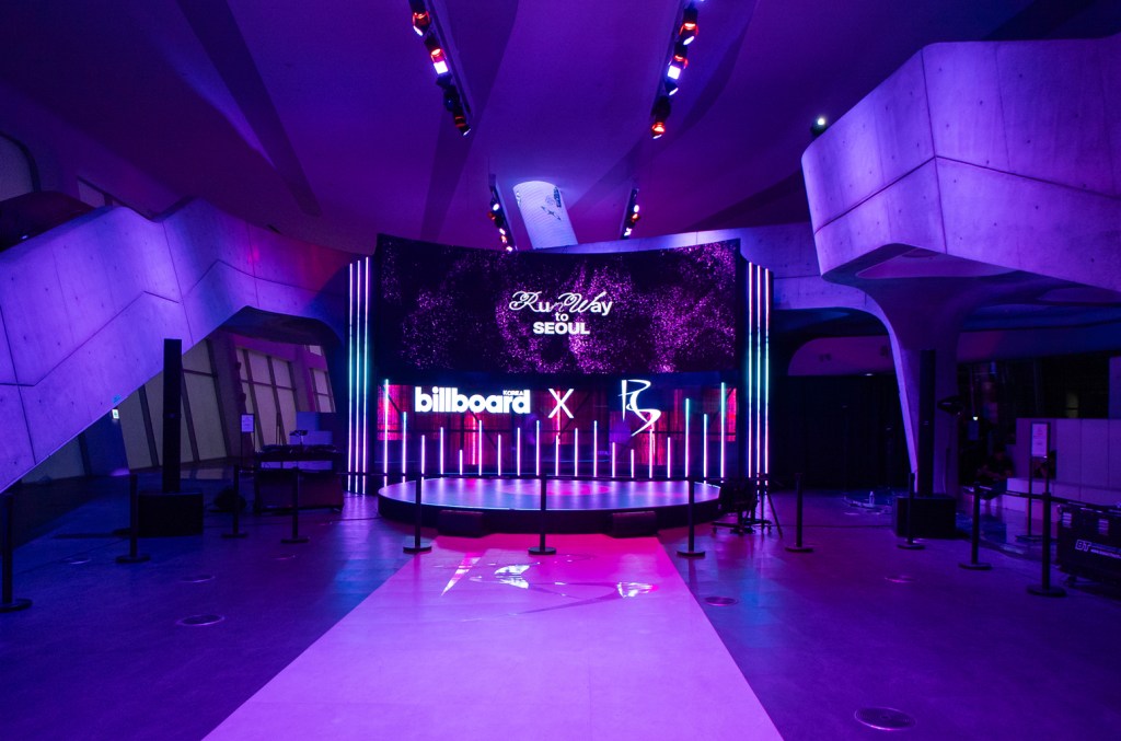 Billboard Korea realiza festa de lançamento do evento 'RUNWAY TO SEOUL' com fotos incríveis
