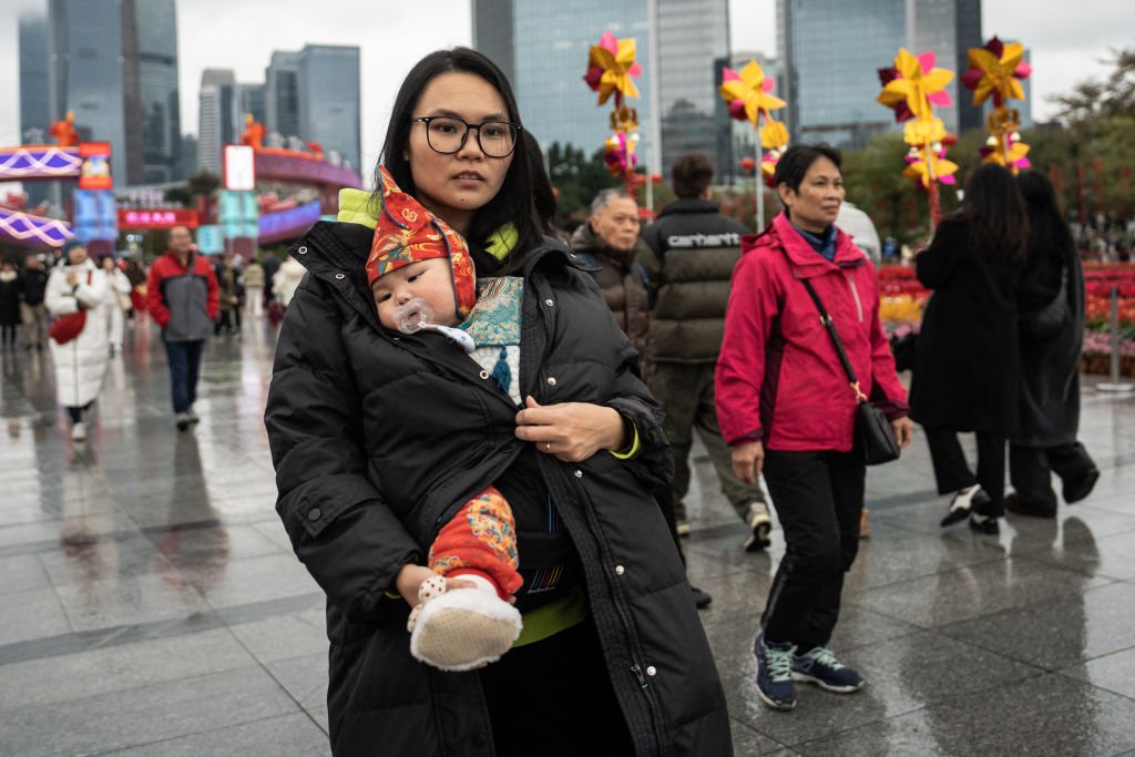 China oferece auxílio de US$ 500 anuais para famílias com filhos pequenos