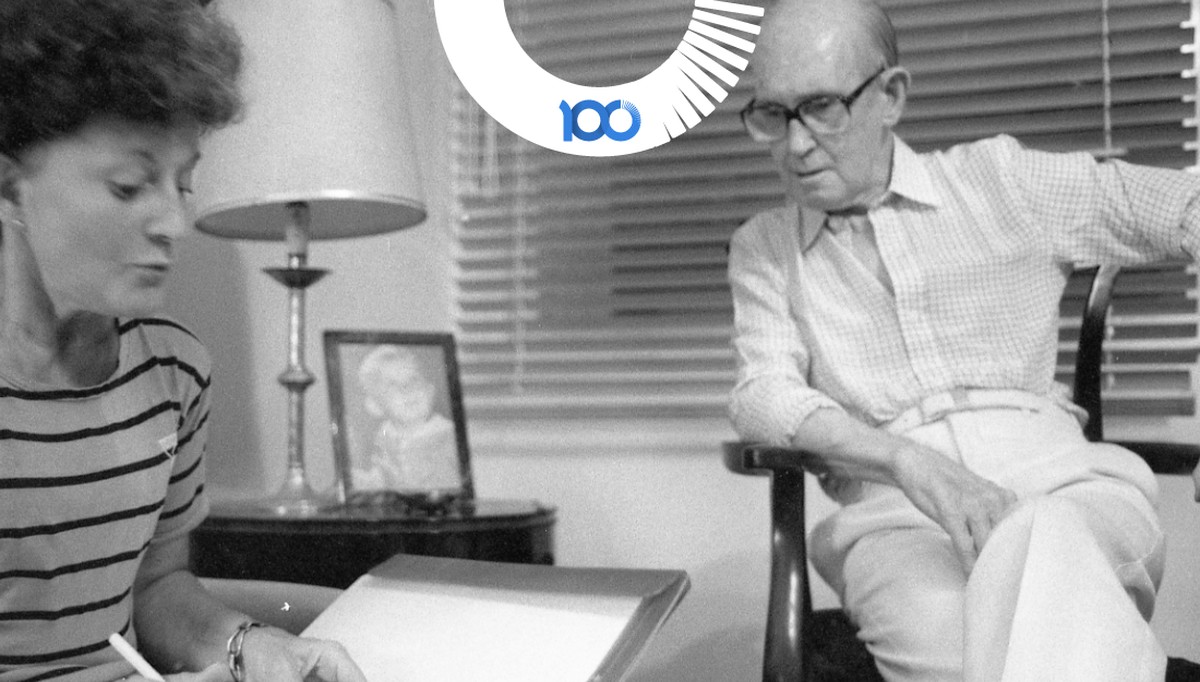 Carlos Drummond de Andrade reflete sobre o erotismo na vida humana em 1984