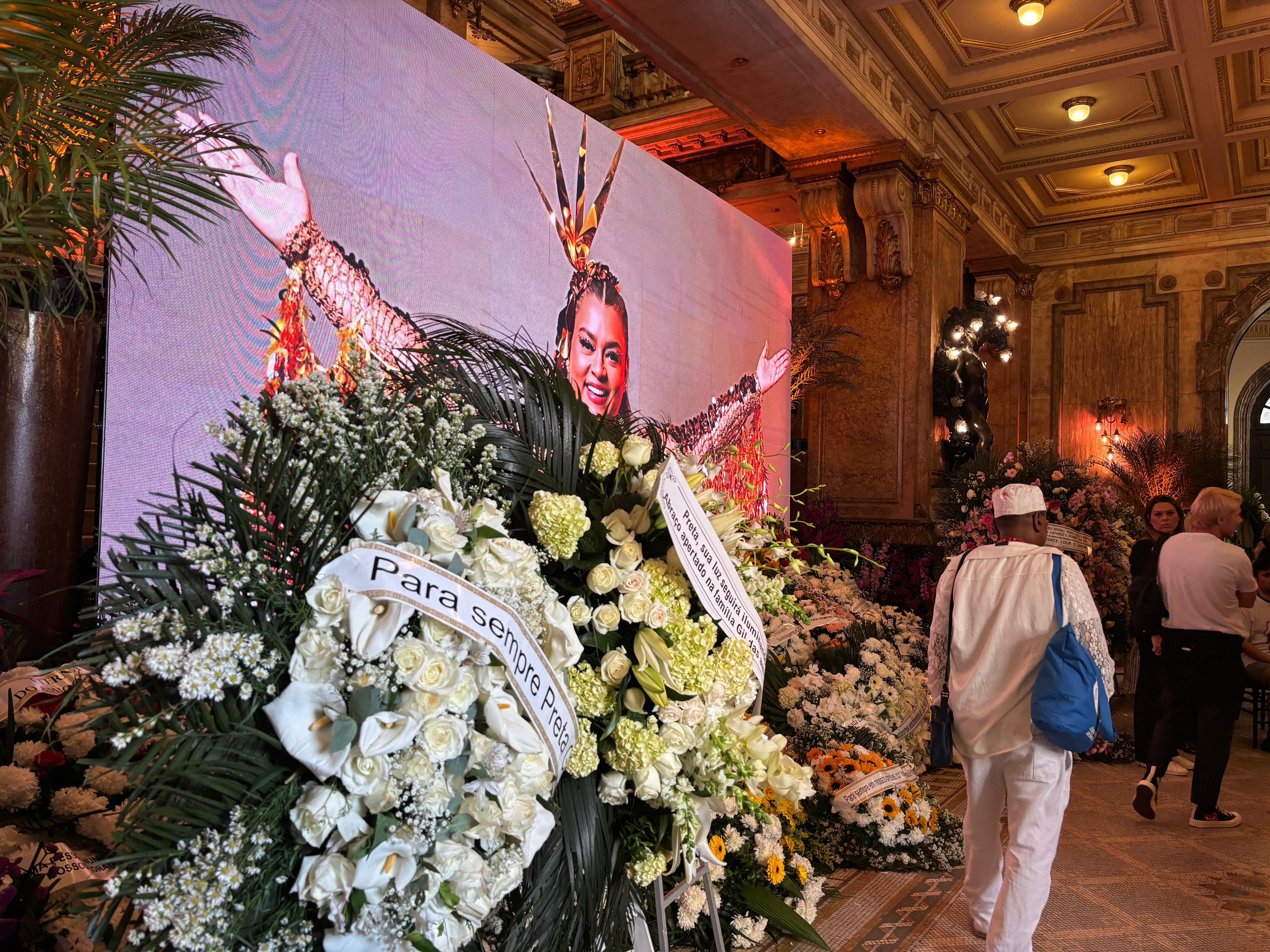 Carolina Dieckmann expressa gratidão pelo apoio após a morte de Preta Gil