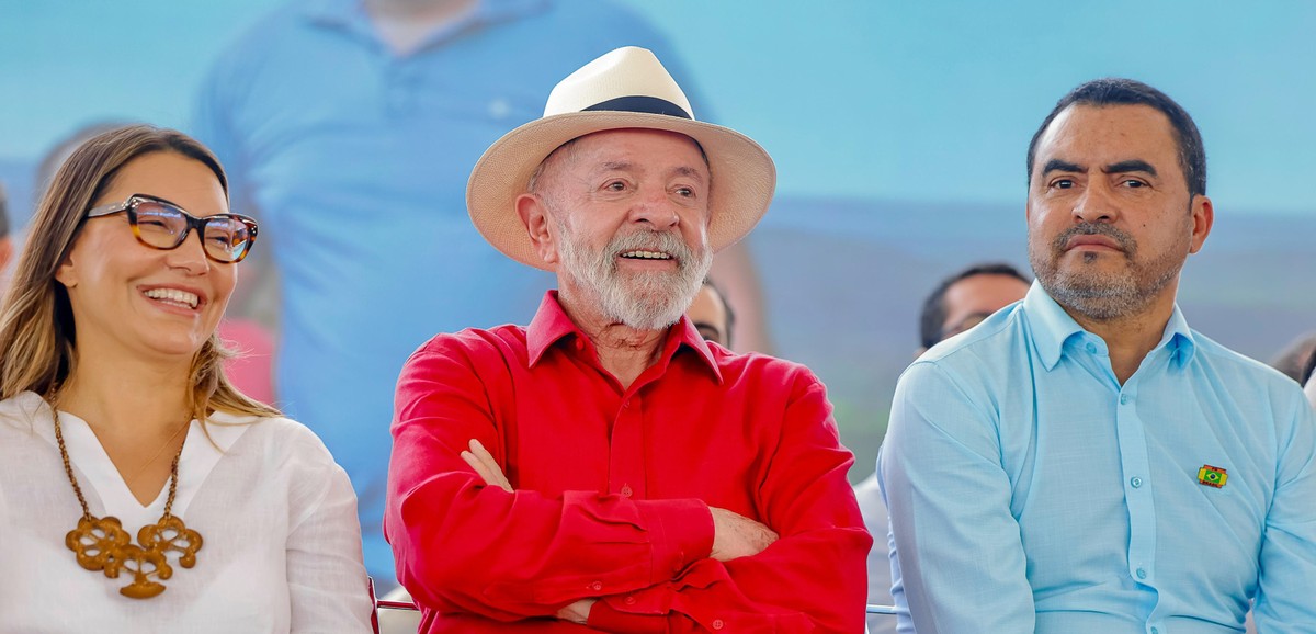 Governador que apoiou Bolsonaro elogia Lula durante visita ao Tocantins
