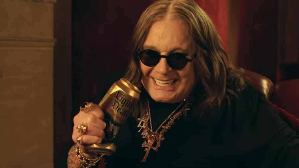 Ozzy Osbourne vende DNA por R$ 2,4 mil para garantir clonagem futura