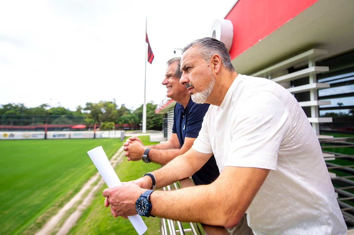 Flamengo contrata Carrascal, mas preocupa com inatividade na janela de transferências