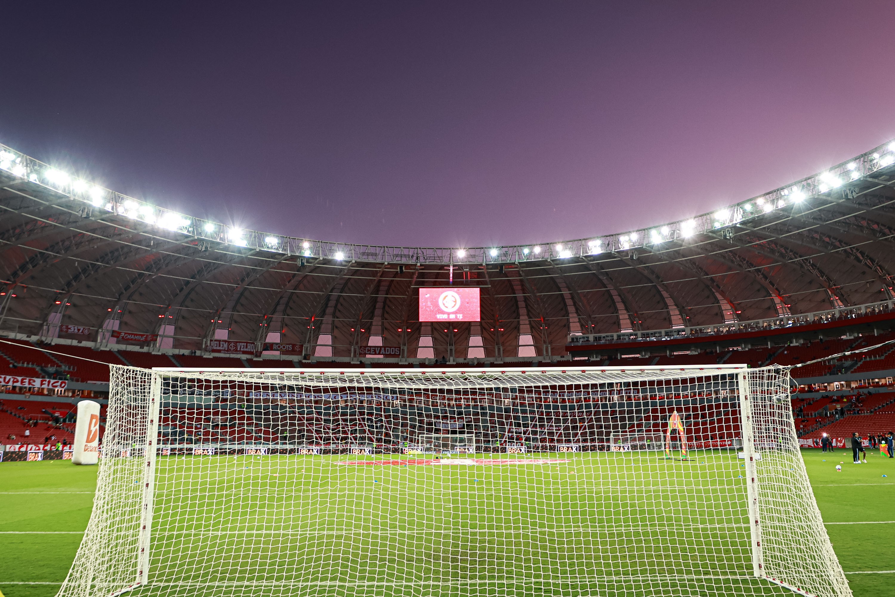 Internacional e Bahia duelam na Libertadores em busca da classificação