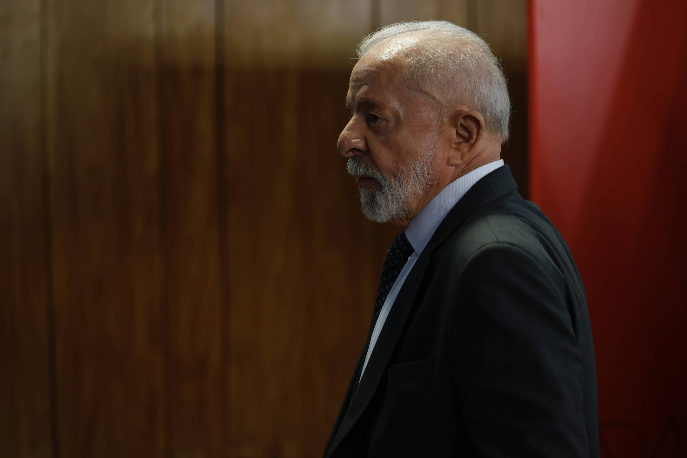 Governo Lula controla pedidos do INSS para conter aumento de gastos com benefícios