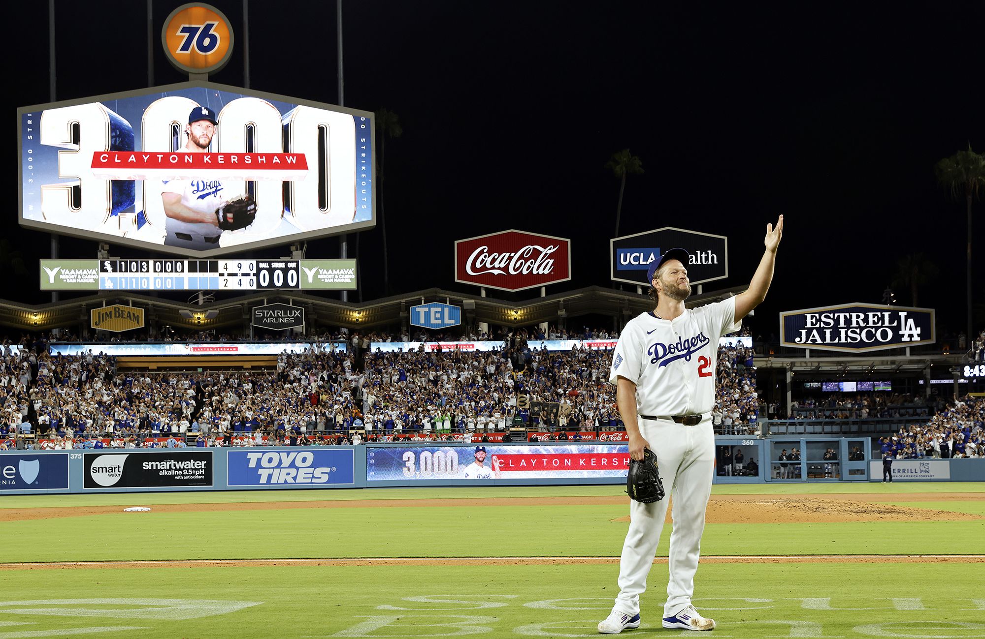 Kershaw alcança 3.000 strikeouts e recebe homenagem emocionante na partida