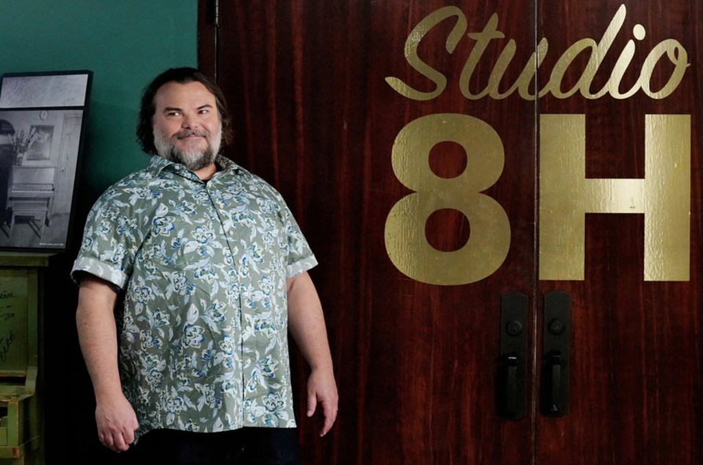 Jack Black está um pouco confuso sobre o que significa "apresentar" em um novo e hilário promo do 'SNL'. Assista aqui. (Foto: Reprodução)