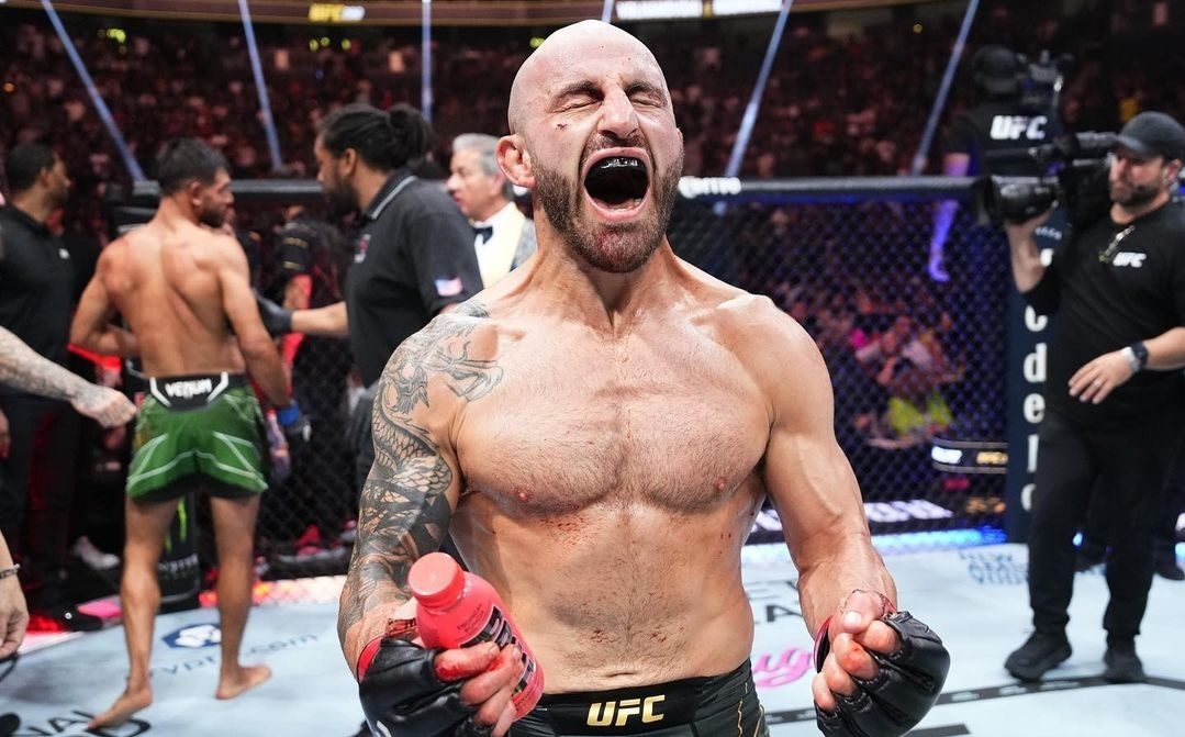 Alexander Volkanovski celebra vitória no UFC 290. (Foto: Reprodução/Instagram)