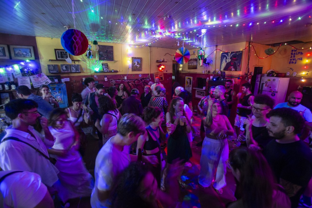 Rio de Janeiro celebra o Dia do Orgulho LGBTQIA+ com samba e shows drag