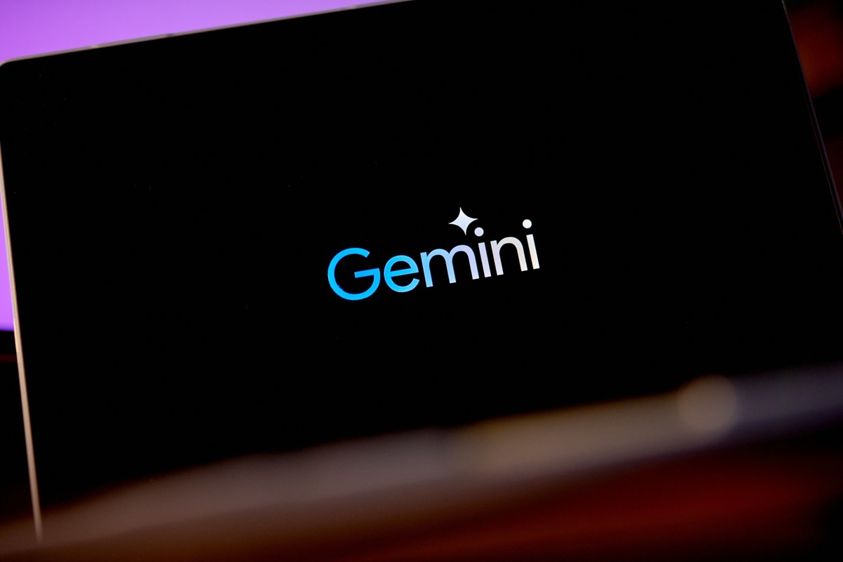 O Google acaba de anunciar que permitirá que crianças com menos de 13 anos acessem seu chatbot de inteligência artificial, o Gemini. (Foto: Gabby Jones/Bloomberg)