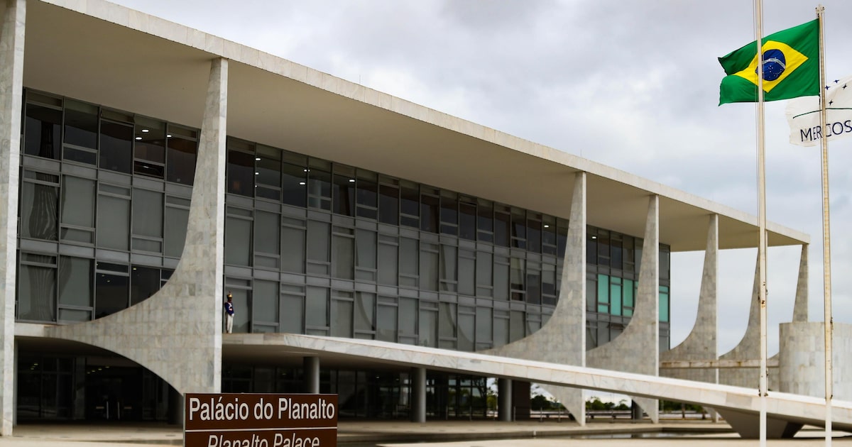 Maioria da população rejeita apoio a regimes autoritários para solucionar crises