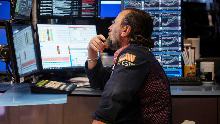 Taxas de juros do Tesouro recuam enquanto investidores aguardam novos dados econômicos