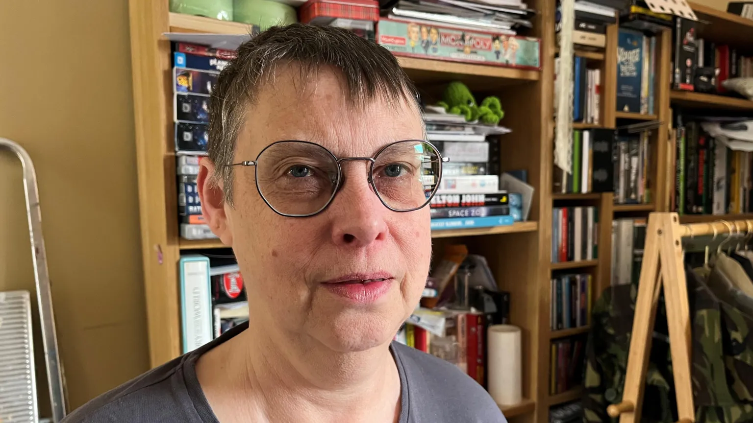 Susan quer aumentar a conscientização sobre o transtorno de acumulação. (Foto: BBC)