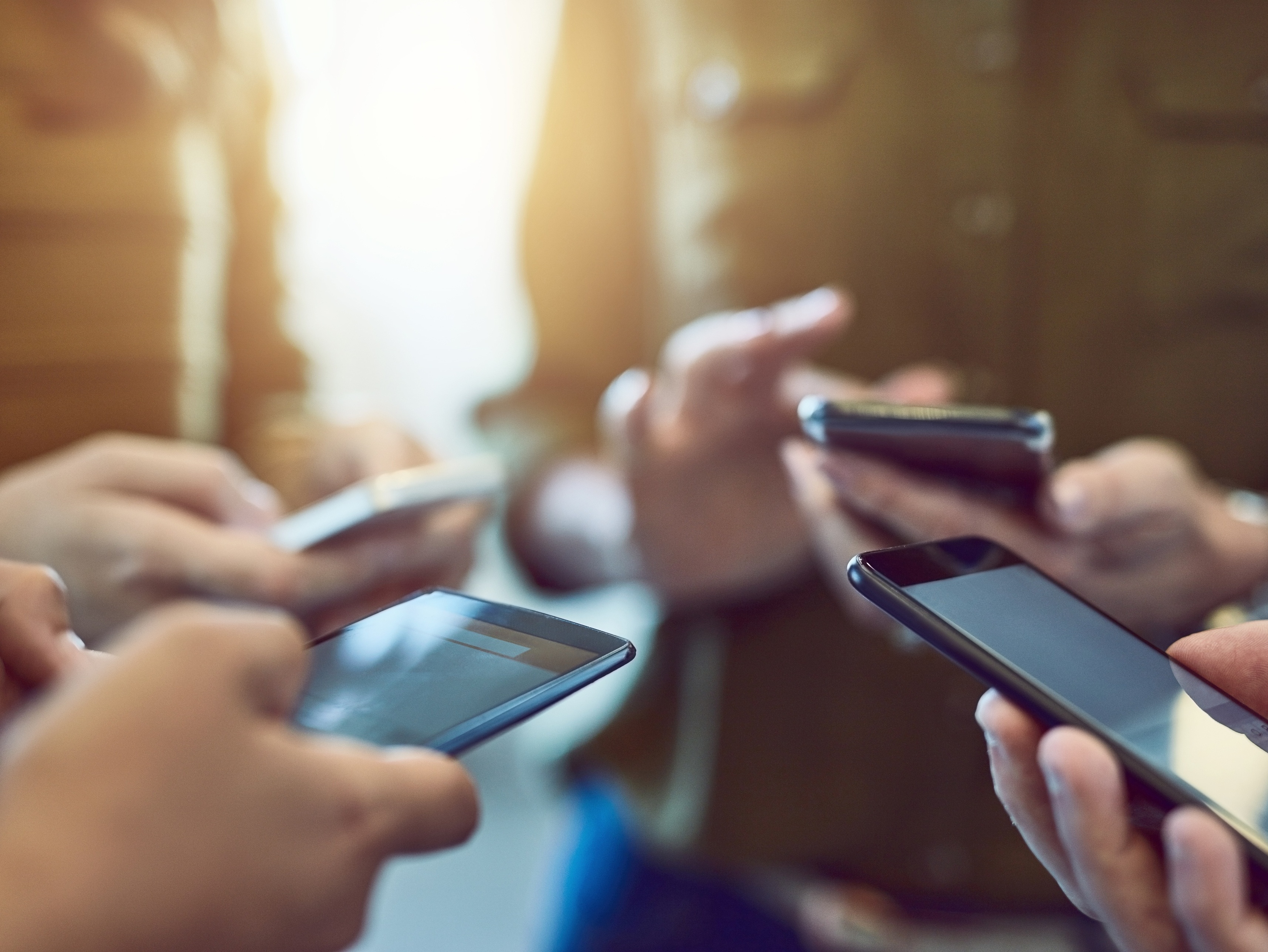 Celulares como iPhone e Motorola têm descontos a partir de R$ 659