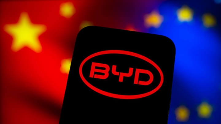BYD supera Tesla na Europa (Foto: Cyril Marcilhacy/Bloomberg)