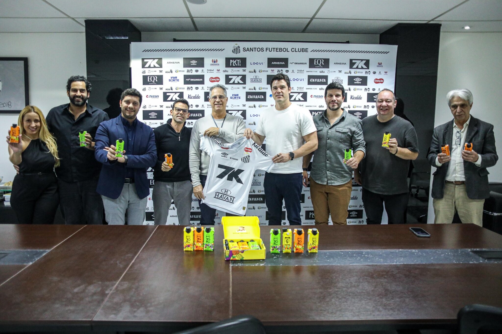 Santos Futebol Clube fecha patrocínio com marca de bebidas de Neymar