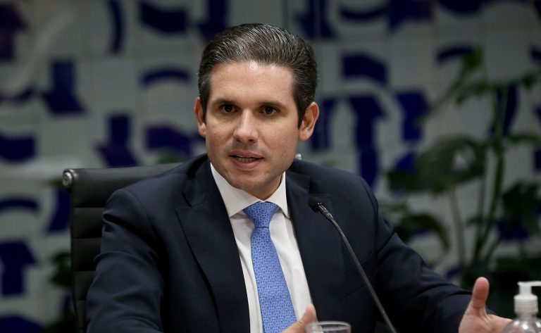 Hugo Motta defende posição firme em debate acalorado na Câmara dos Deputados