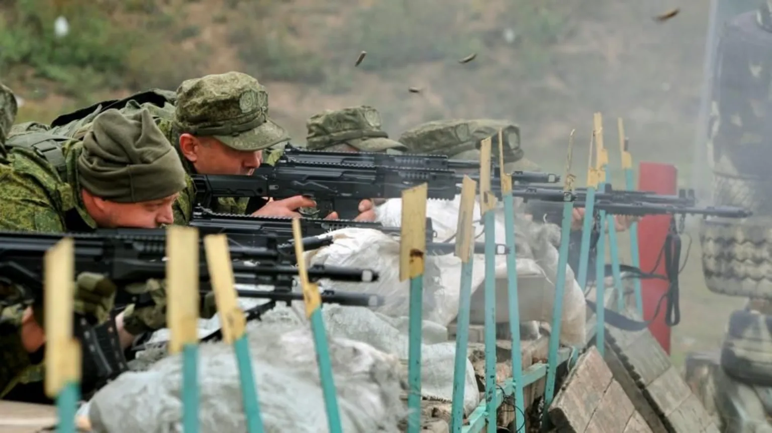 Conscritos russos treinam para combate no primeiro ano da guerra em grande escala (Foto: EPA-EFE/REX/Shutterstock)