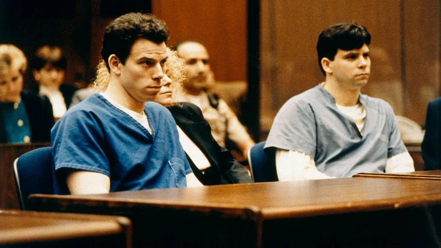 Watch: "A redenção é possível" - Família e advogado dos irmãos Menendez reagem à re-sentença (Foto: Getty Images)