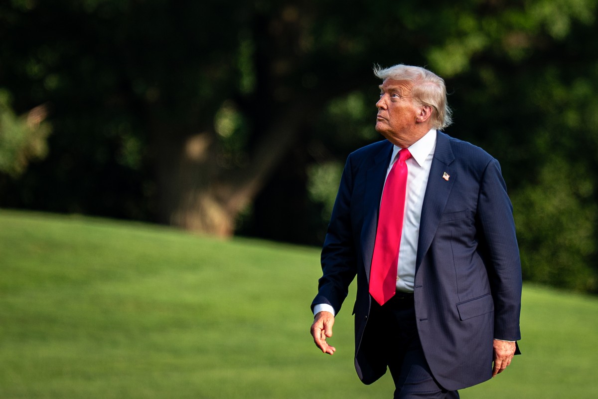 Trump pode implementar tarifas sobre medicamentos e chips até o fim do mês
