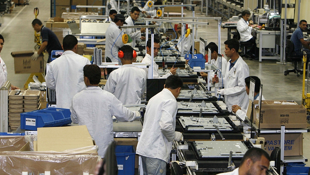 Indústria registra queda de 1,2% no faturamento em maio, aponta CNI