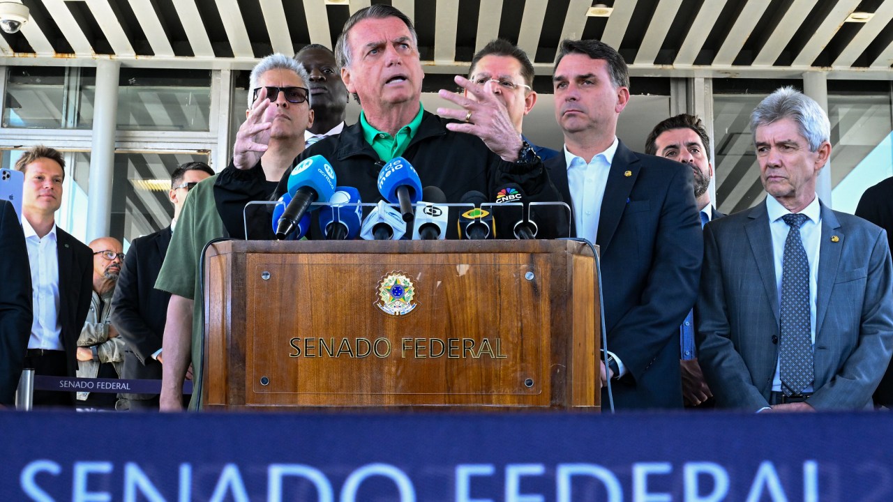 Moraes afirma que Bolsonaro admitiu crime ao ligar tarifaço à anistia