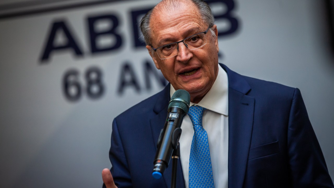 Alckmin destaca sucesso do Pix e aponta tarifas como principal desafio