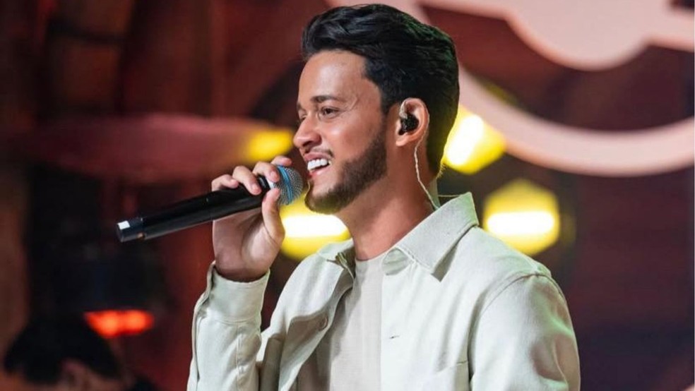 Hugo no palco (Foto: Reprodução / Instagram)