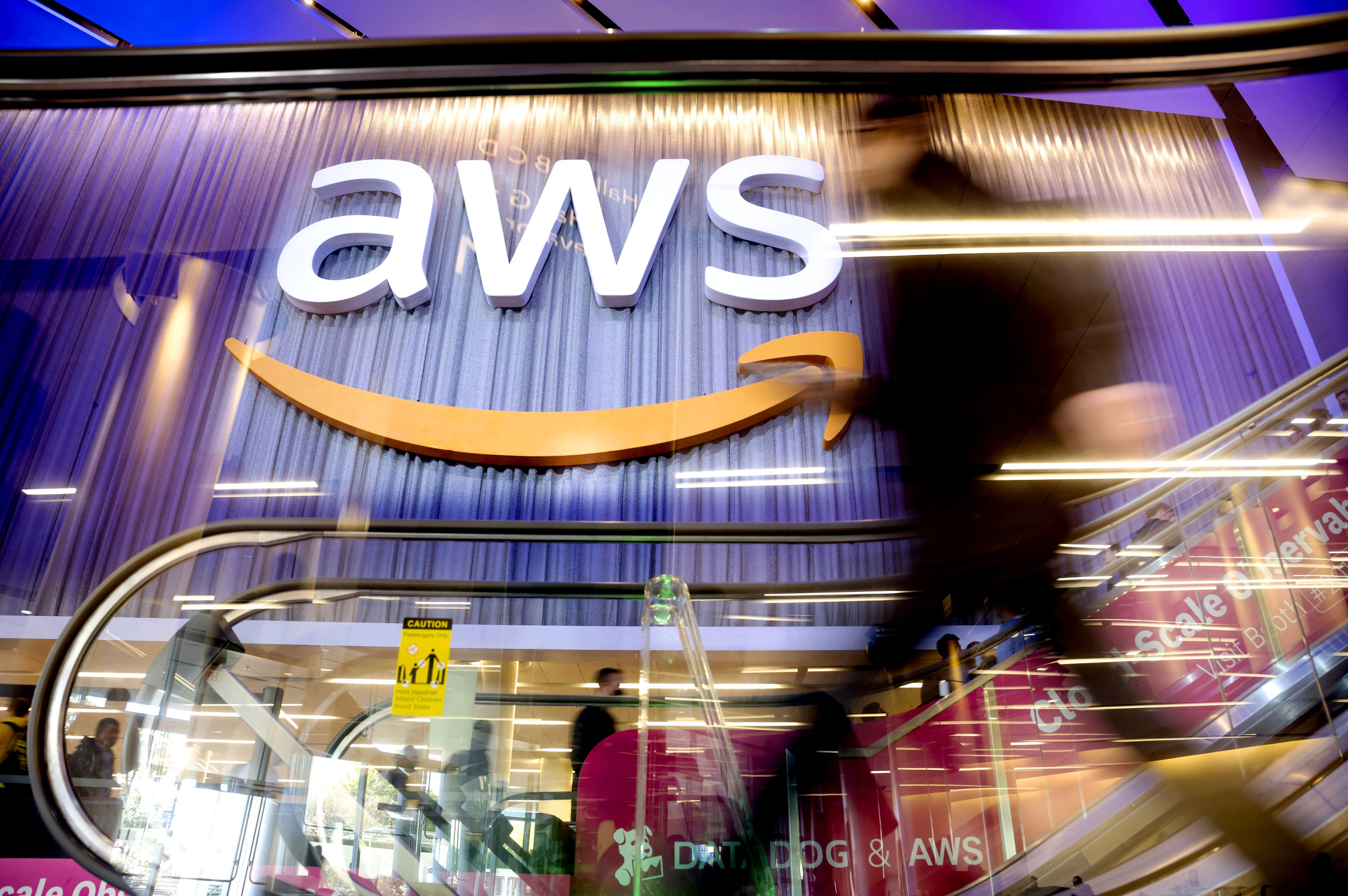 Amazon cria marketplace de agentes de inteligência artificial com parceria da Anthropic