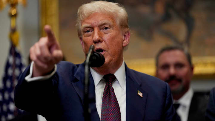 Trump impõe tarifas de 40% sobre produtos transbordados antes do prazo final