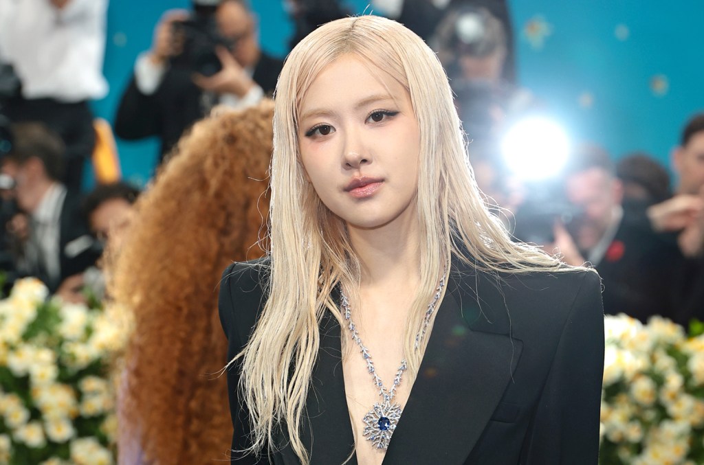 ROSÉ revela como se disfarçou de idosa para escapar da fama e viver anonimato
