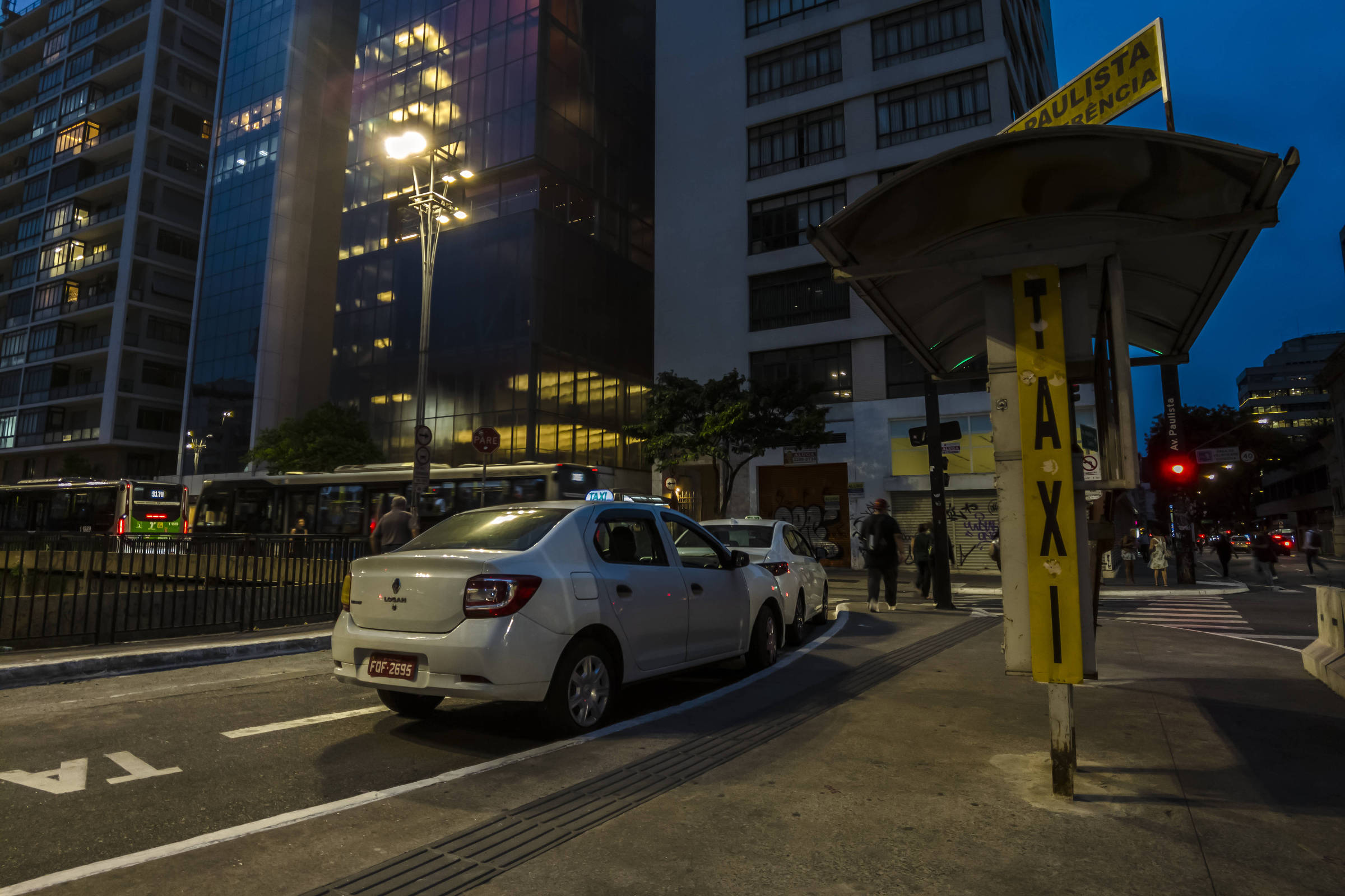 Lula elimina taxa para taxistas em medida de apoio à categoria