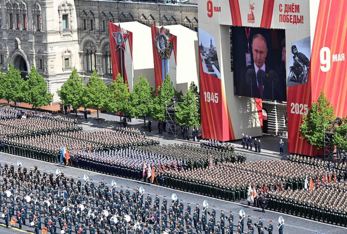 Putin exalta unidade russa e justifica invasão à Ucrânia em desfile militar na Praça Vermelha