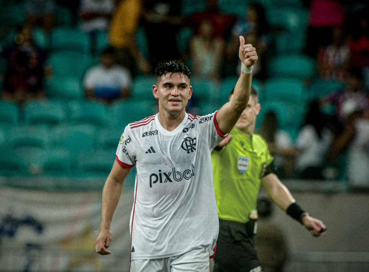 Alcaraz revela que saída do Flamengo foi forçada e desmente rumores falsos