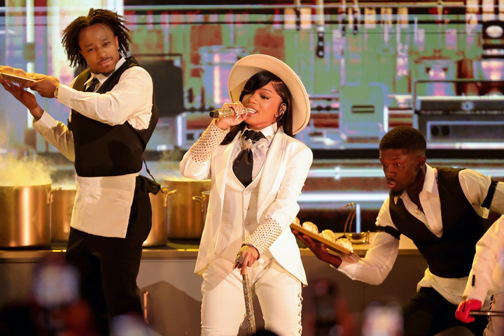 GloRilla brilha com Keyshia Cole no palco dos Prêmios BET 2025