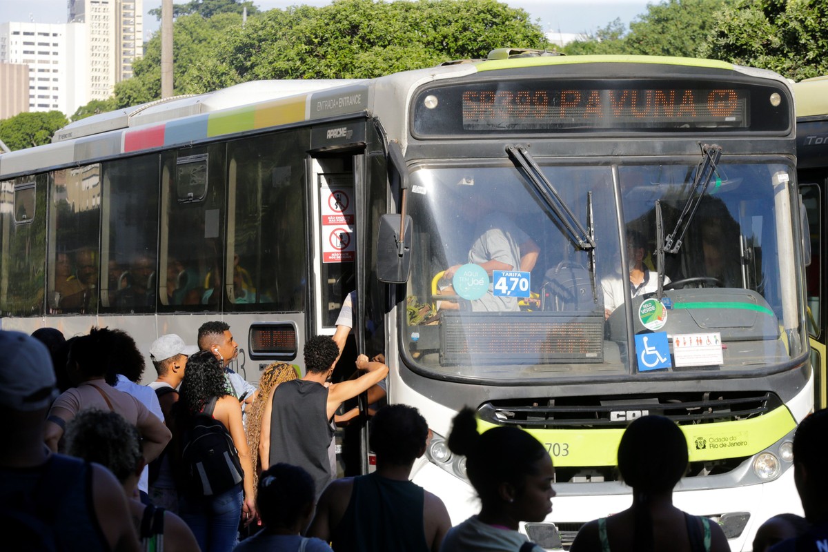 Prefeitura reduz oferta de ônibus fora do pico e corta subsídios a partir de amanhã