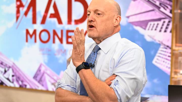 Jim Cramer aconselha a não sair do mercado em momentos de alta volatilidade