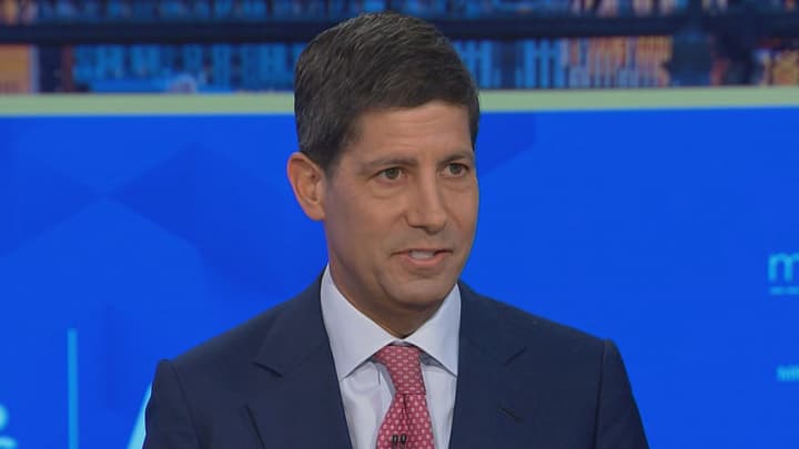 Kevin Warsh defende mudança na liderança do Fed e parceria com o Tesouro