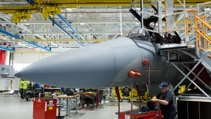 Mais de 3 mil trabalhadores da Boeing entram em greve após rejeitar contrato