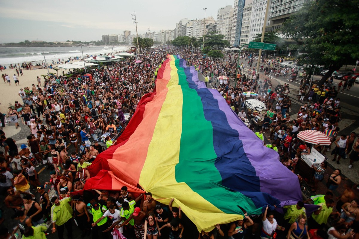 Conservadorismo diminui no Brasil, mas rejeição ao casamento LGBT+ aumenta