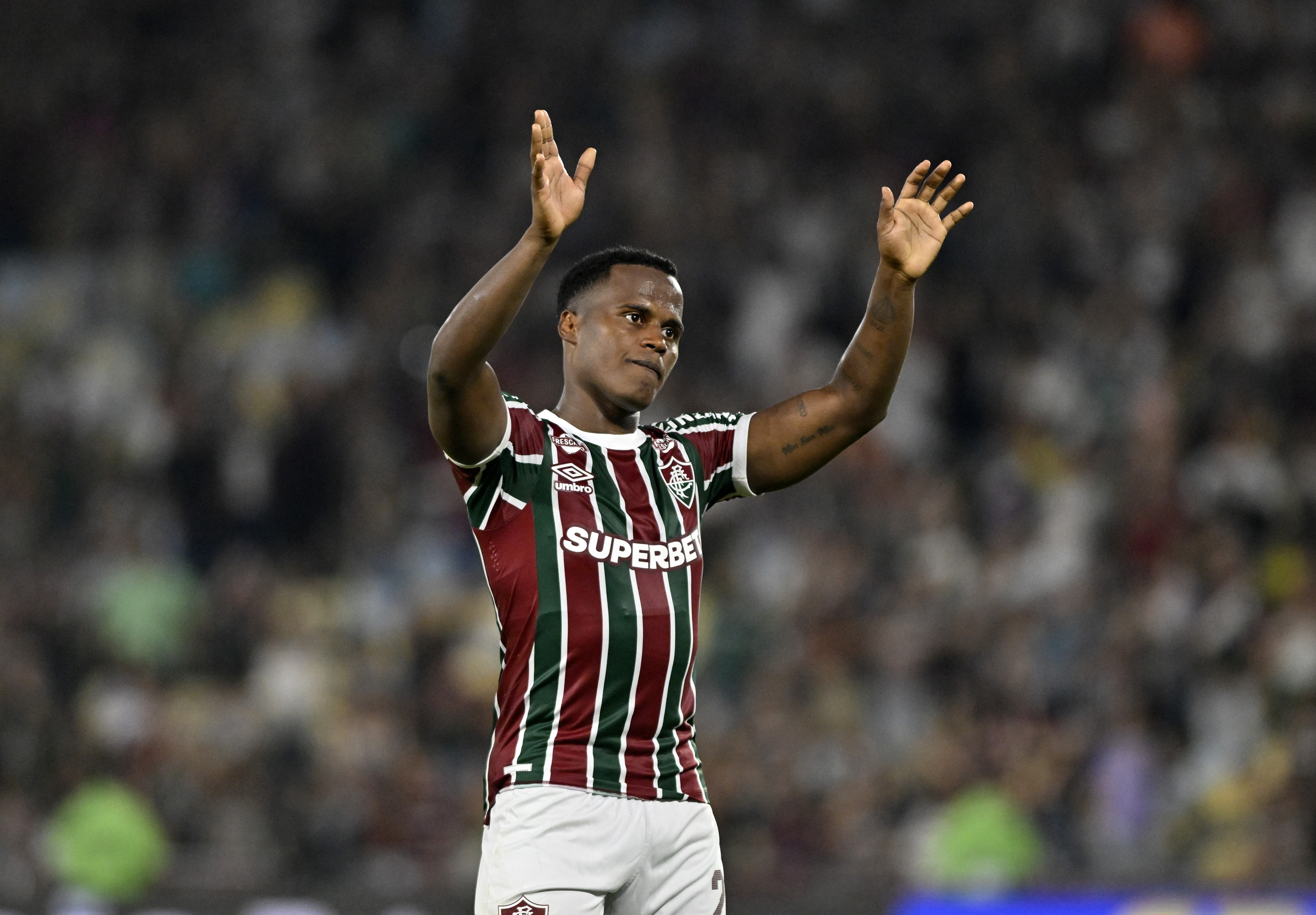 Arias revela decisão difícil e destaca relação 'pausada' com o Fluminense