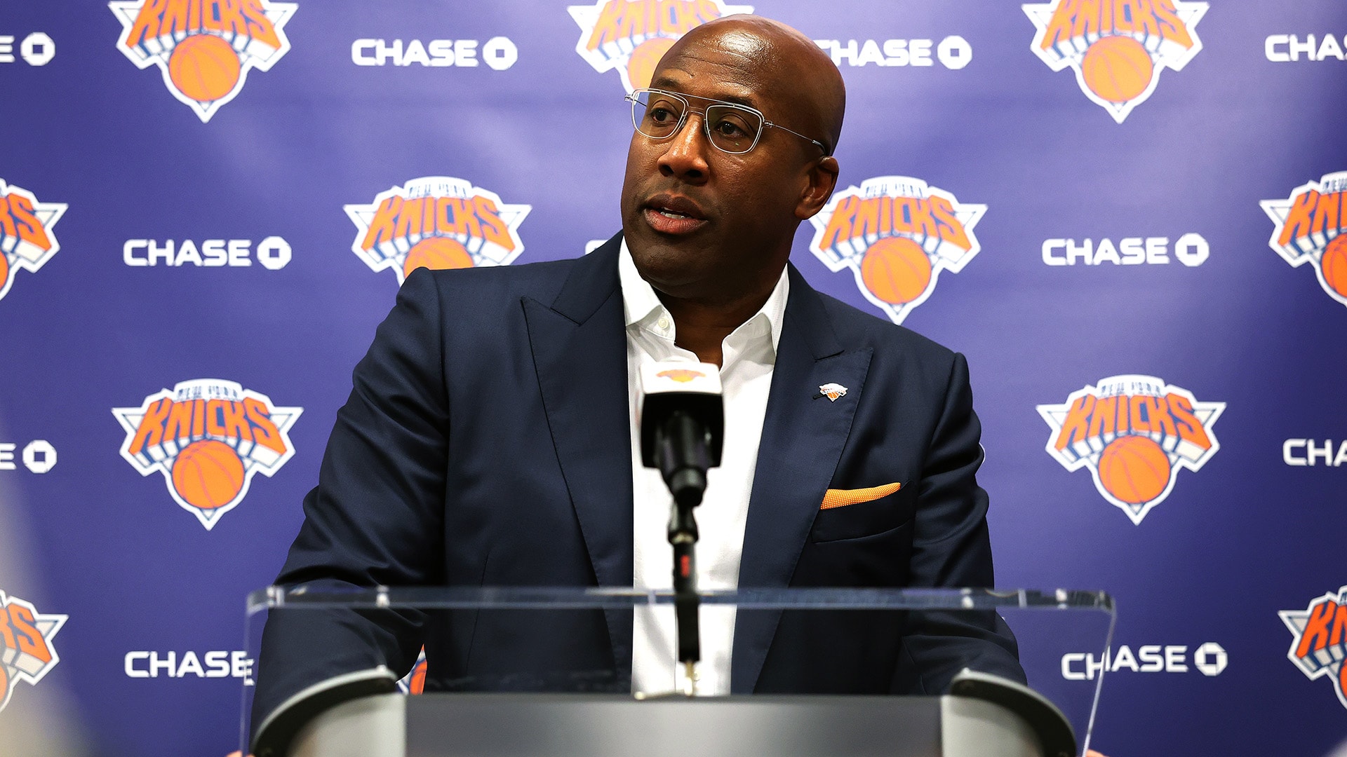 Mike Brown demonstra entusiasmo com desafios como treinador do Knicks