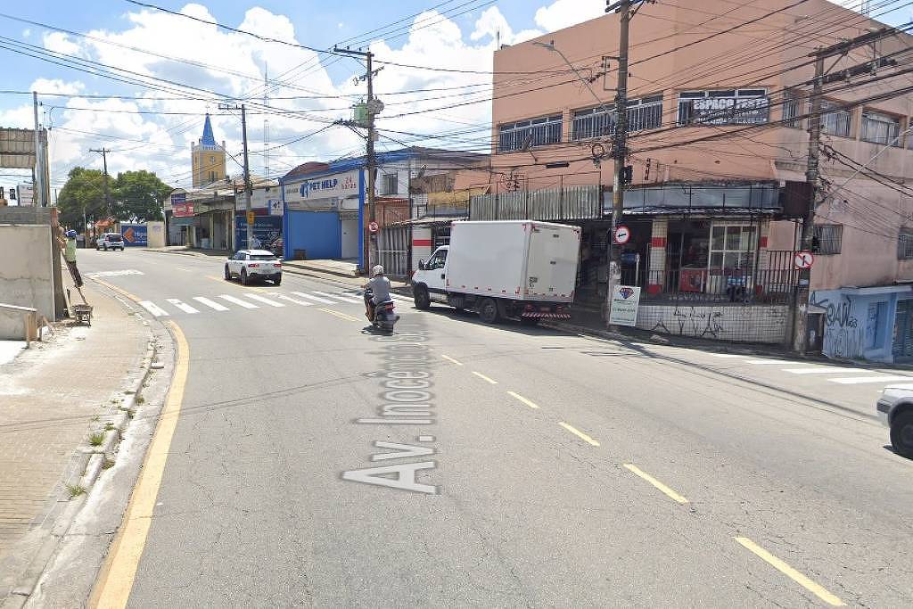 Motorista parou o carro na rua Inocêncio Seráfico, na Vila Silva Ribeiro, onde foi socorrido. (Foto: Reprodução/Google Street View)