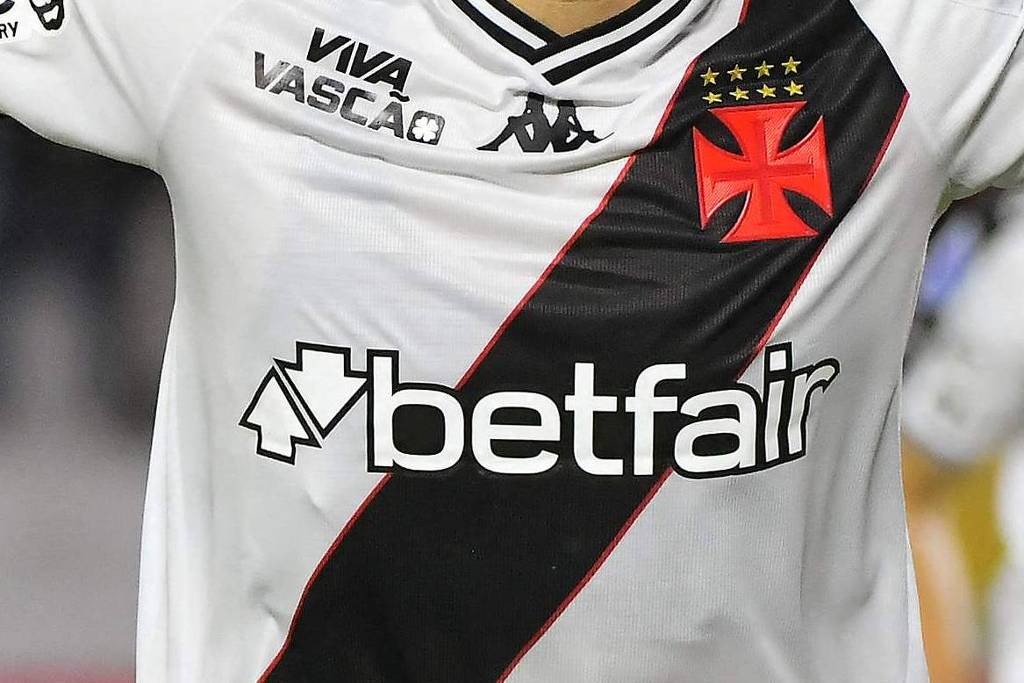Camisa do Vasco com o patrocínio da casa de apostas Betfair. (Foto: Diego Ramos - 2.abr.25/AFP)