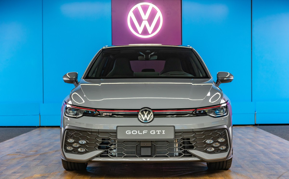Volkswagen Golf GTI retorna ao Brasil com motor potente e design renovado