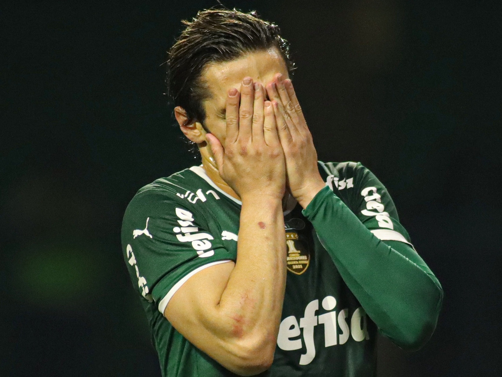 Veiga é cortado de última hora e Palmeiras enfrenta Ceará com desfalque importante