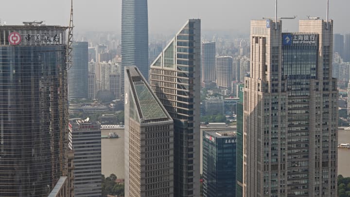 Investidores chineses buscam refúgio em mercados locais na segunda metade do ano