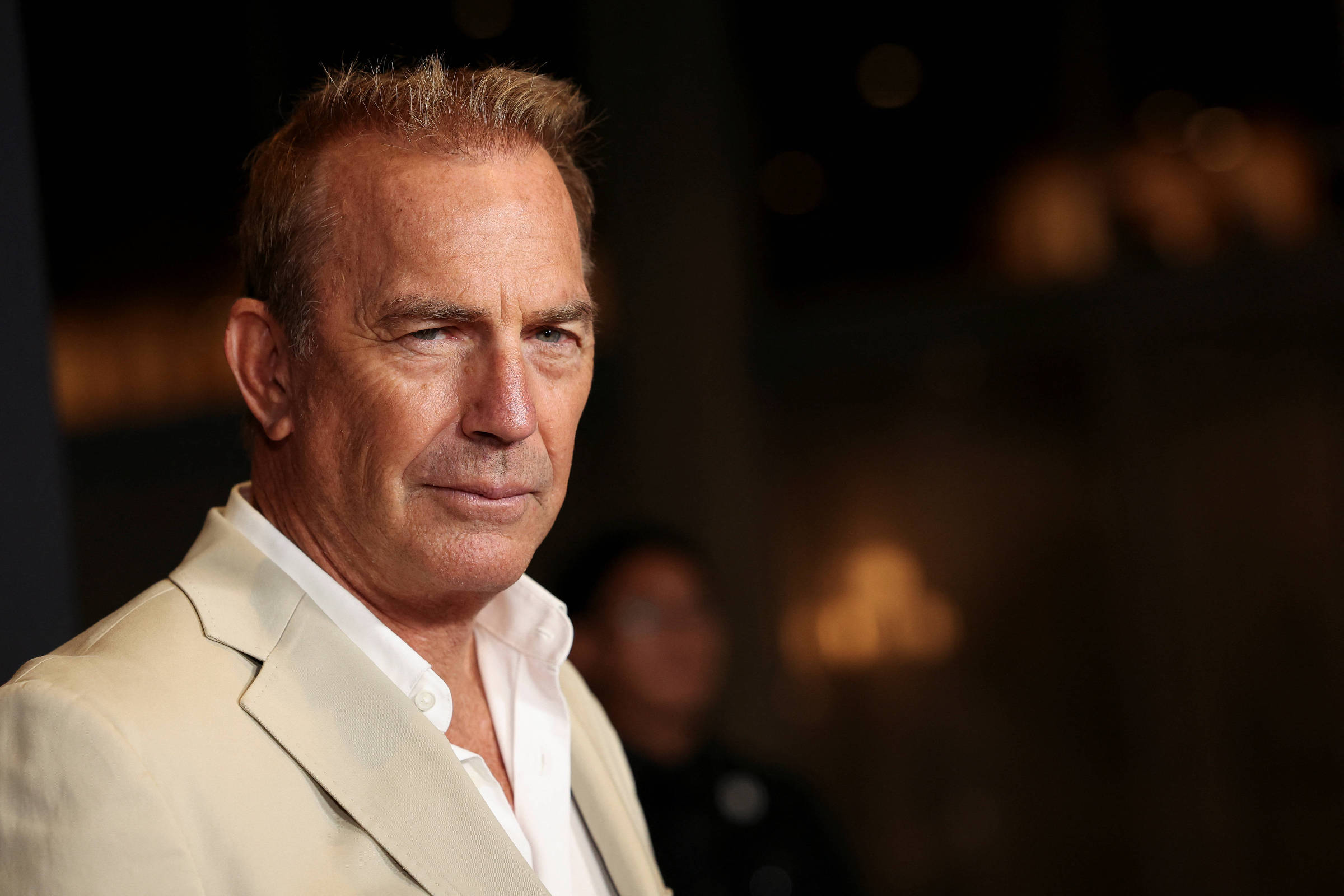 Kevin Costner destaca a importância da memória histórica na imigração americana